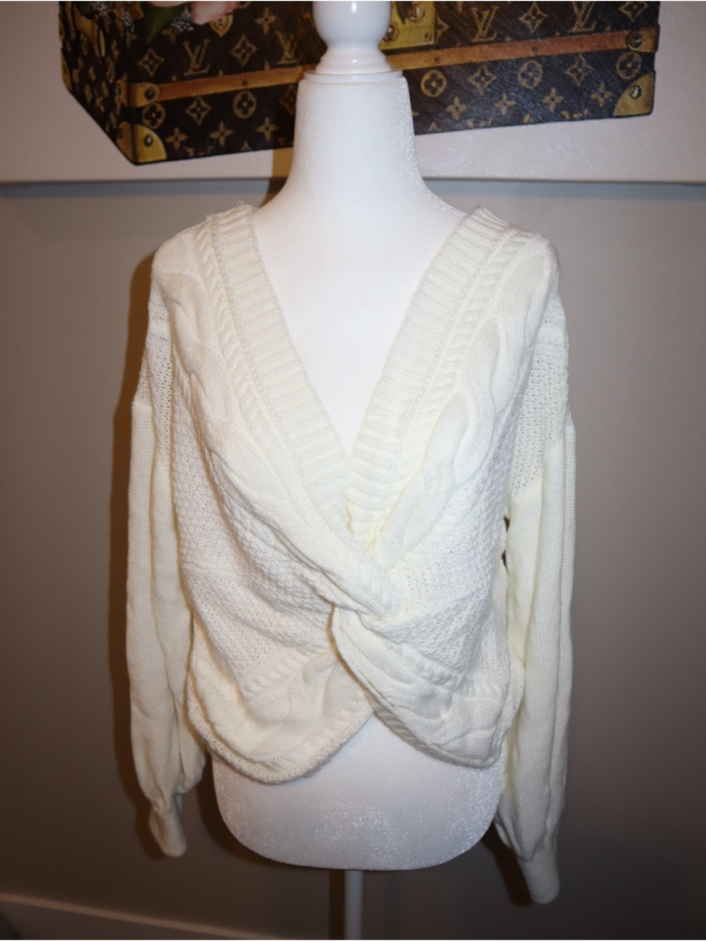 Cream Twist Front V-Neck Sweater size large